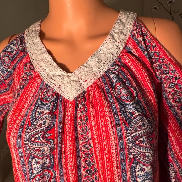 🌸 Hollister Paisley Cold-Shoulder Blouse – Red, White & Blue, Size Small 🌸 - Picture 2 of 5